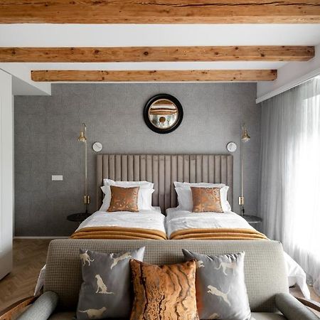 Suite With Private Bathroom At Three Bedroom Interwar Villa Grabyte With Daily Spaces To Share By Pine Forest On The Bank Of The River- 8Min By Car From Old Town カウナス エクステリア 写真