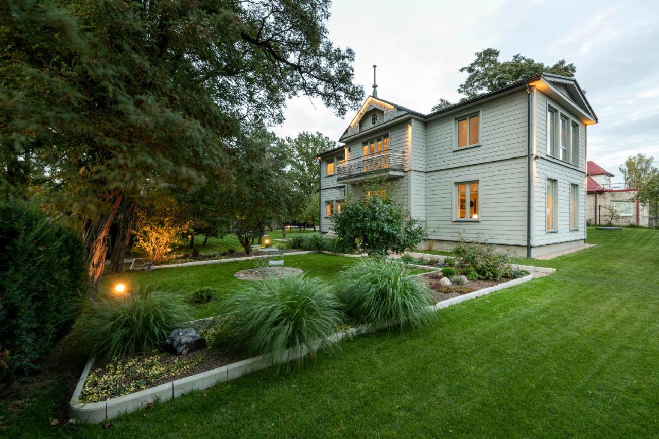 Suite With Private Bathroom At Three Bedroom Interwar Villa Grabyte With Daily Spaces To Share By Pine Forest On The Bank Of The River- 8Min By Car From Old Town カウナス エクステリア 写真