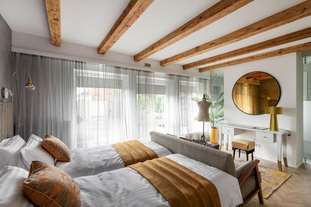 Suite With Private Bathroom At Three Bedroom Interwar Villa Grabyte With Daily Spaces To Share By Pine Forest On The Bank Of The River- 8Min By Car From Old Town カウナス エクステリア 写真