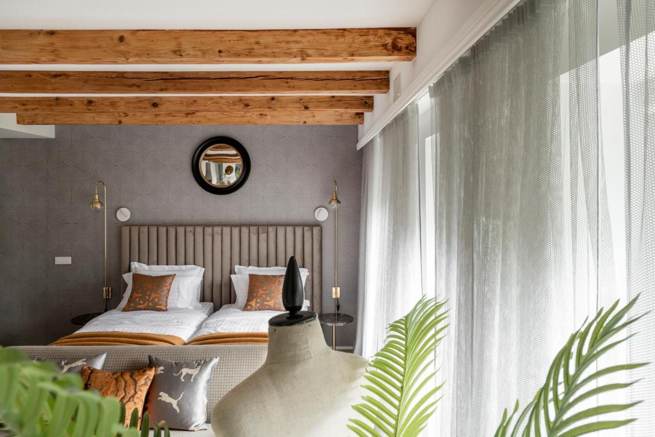 Suite With Private Bathroom At Three Bedroom Interwar Villa Grabyte With Daily Spaces To Share By Pine Forest On The Bank Of The River- 8Min By Car From Old Town カウナス エクステリア 写真