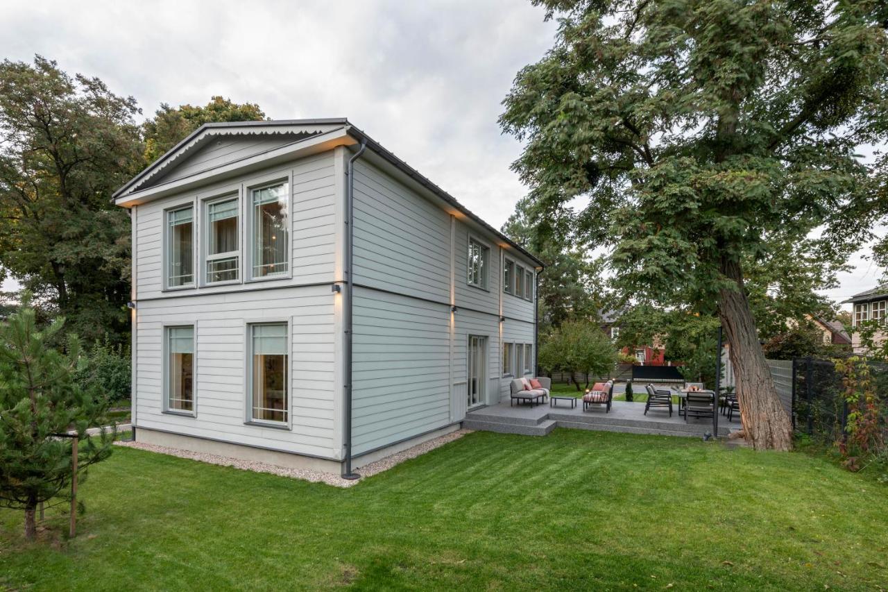Suite With Private Bathroom At Three Bedroom Interwar Villa Grabyte With Daily Spaces To Share By Pine Forest On The Bank Of The River- 8Min By Car From Old Town カウナス エクステリア 写真