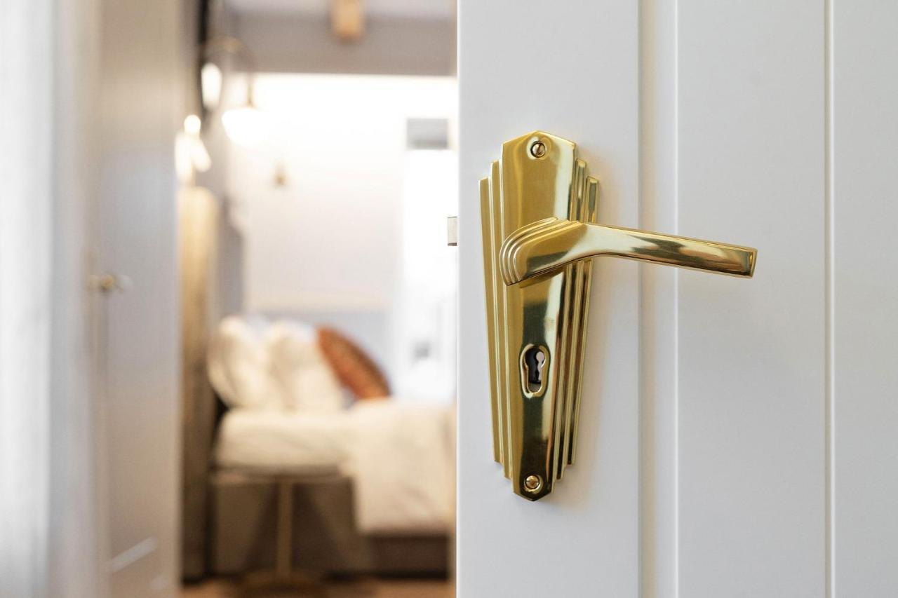Suite With Private Bathroom At Three Bedroom Interwar Villa Grabyte With Daily Spaces To Share By Pine Forest On The Bank Of The River- 8Min By Car From Old Town カウナス エクステリア 写真