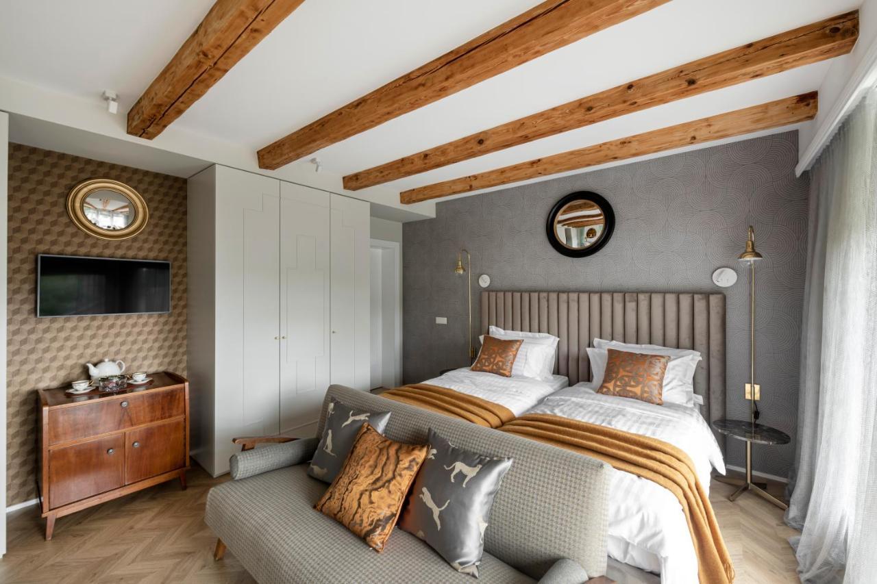 Suite With Private Bathroom At Three Bedroom Interwar Villa Grabyte With Daily Spaces To Share By Pine Forest On The Bank Of The River- 8Min By Car From Old Town カウナス エクステリア 写真
