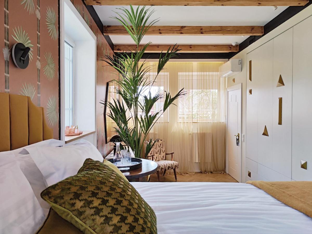 Suite With Private Bathroom At Three Bedroom Interwar Villa Grabyte With Daily Spaces To Share By Pine Forest On The Bank Of The River- 8Min By Car From Old Town カウナス エクステリア 写真